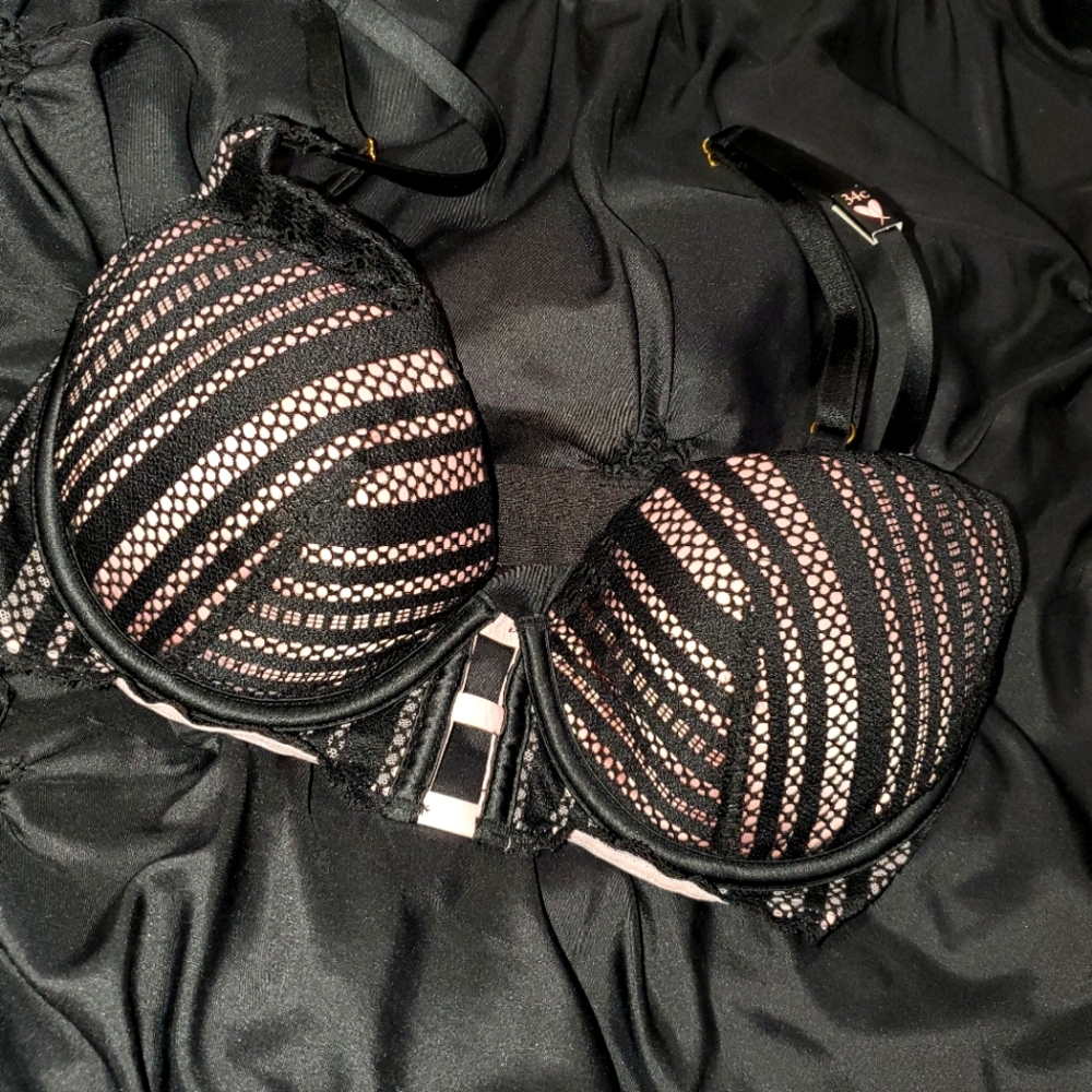 Victoria's secret bra 34C
